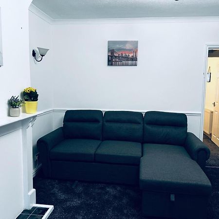 Holiday House Near Football Ground 노팅엄 외부 사진