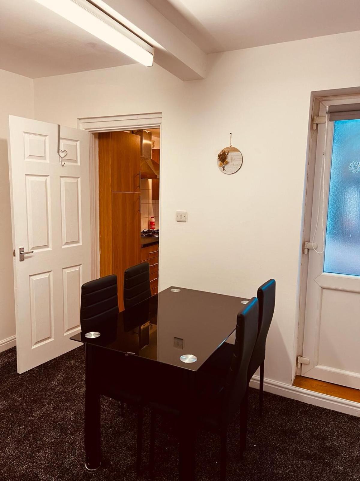 Holiday House Near Football Ground 노팅엄 외부 사진
