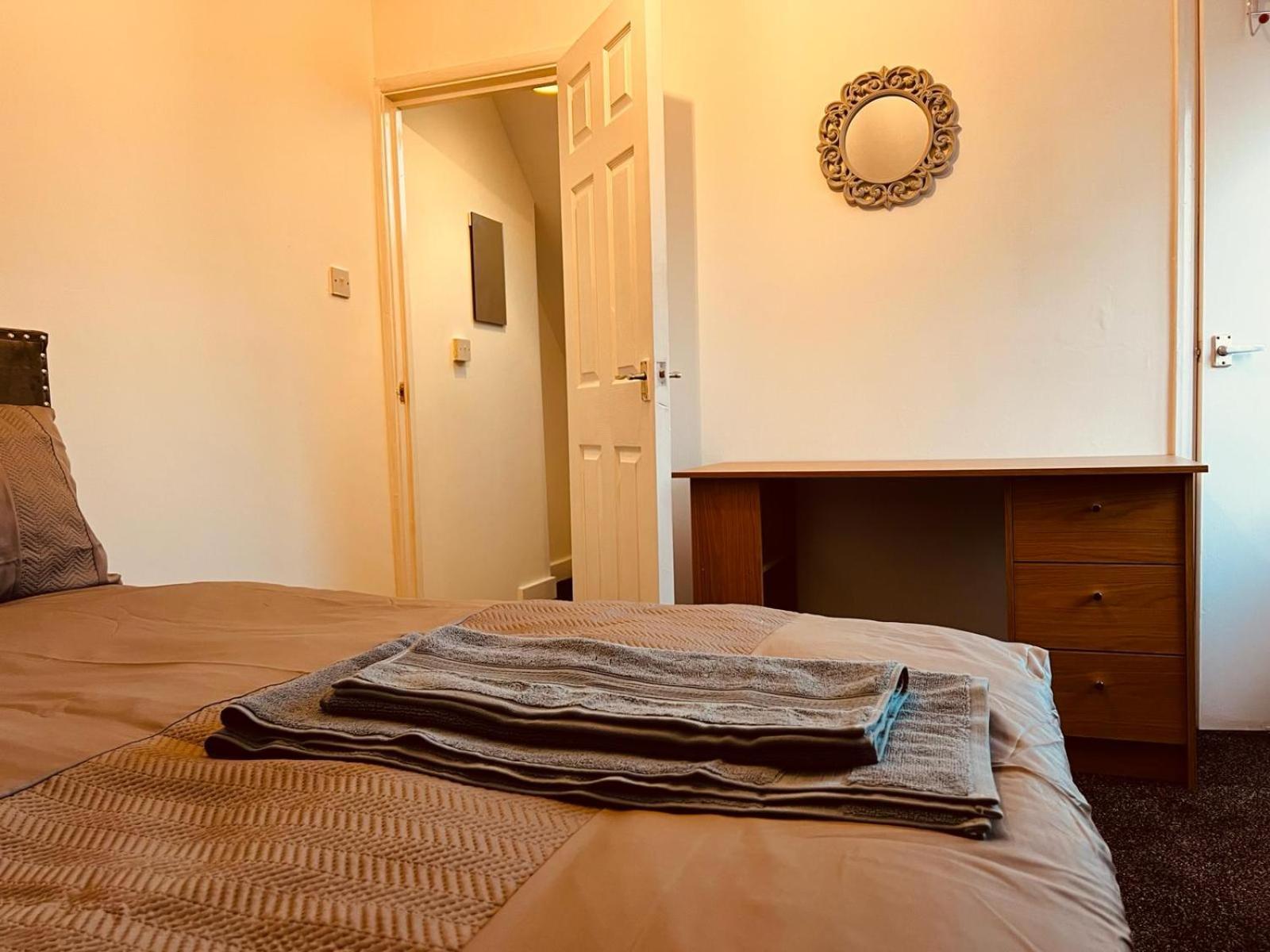 Holiday House Near Football Ground 노팅엄 외부 사진