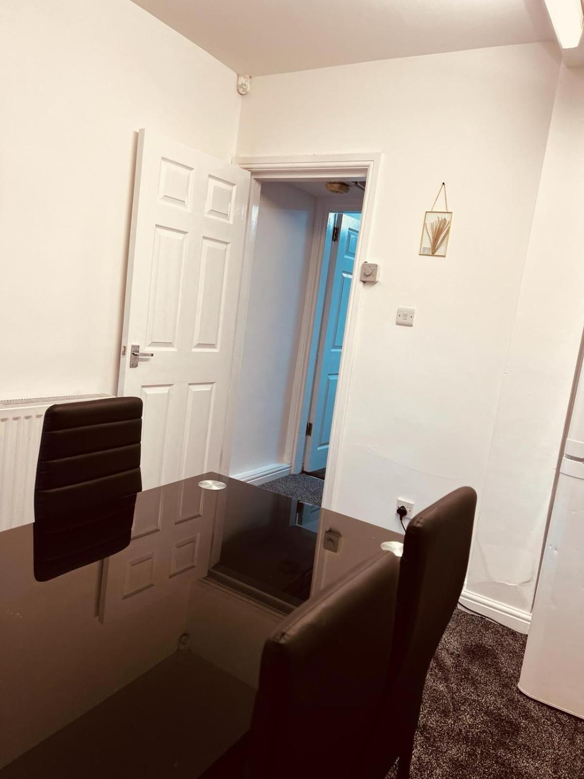 Holiday House Near Football Ground 노팅엄 외부 사진