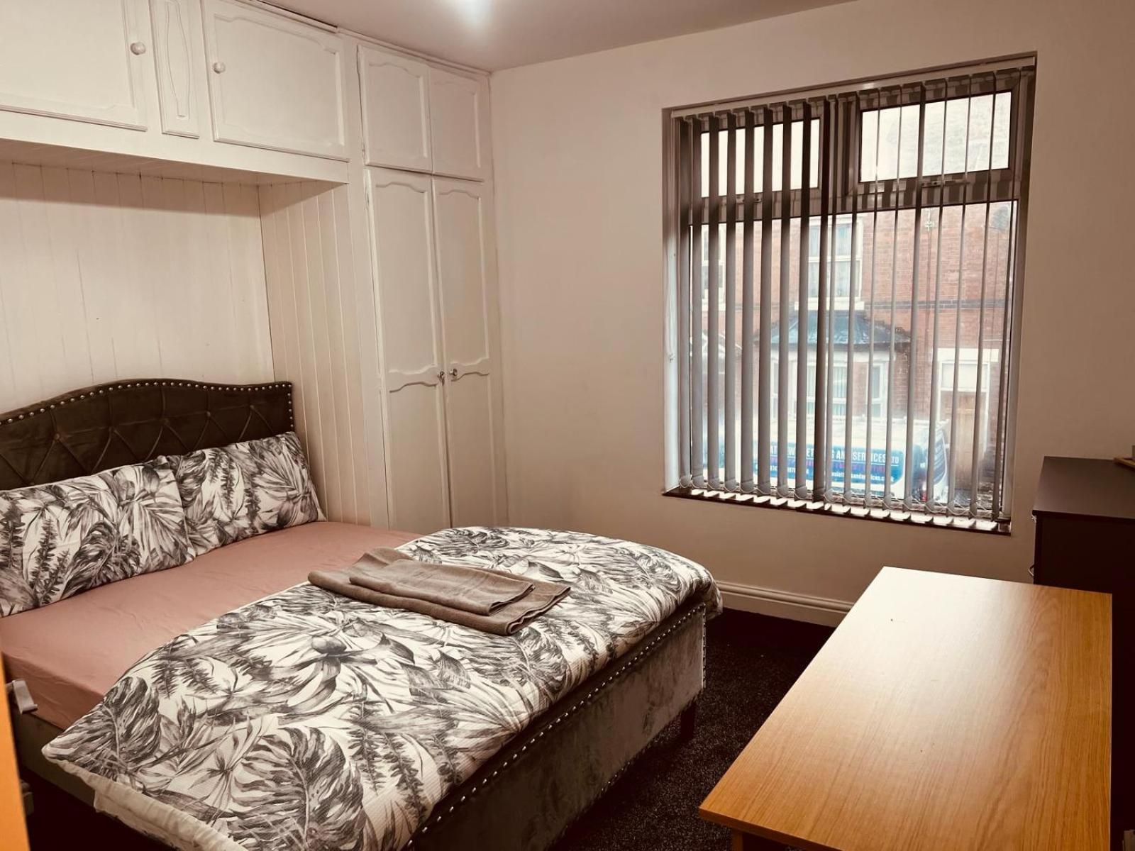 Holiday House Near Football Ground 노팅엄 외부 사진
