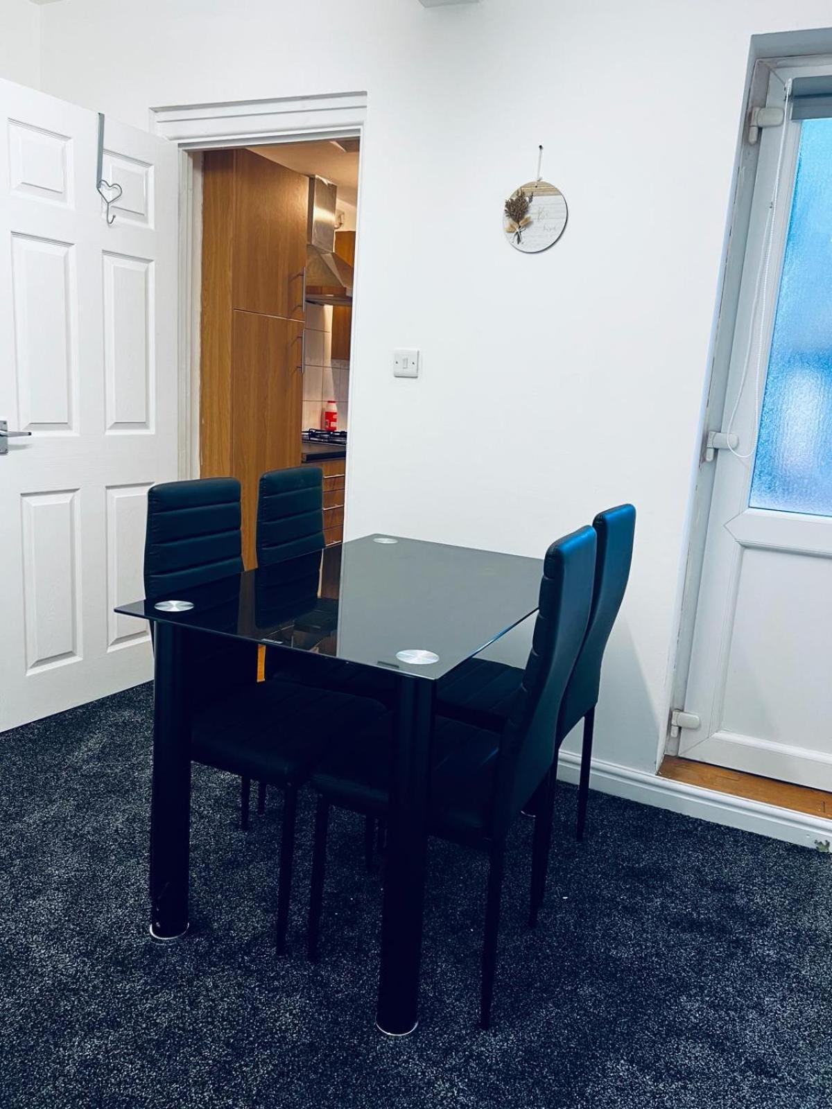 Holiday House Near Football Ground 노팅엄 외부 사진